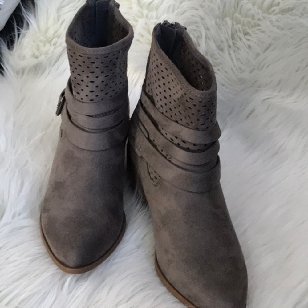 Grey back zip 1.5” heel with side buckle